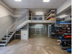 Spazio C3 con accesso furgoni, soppalco e ufficio