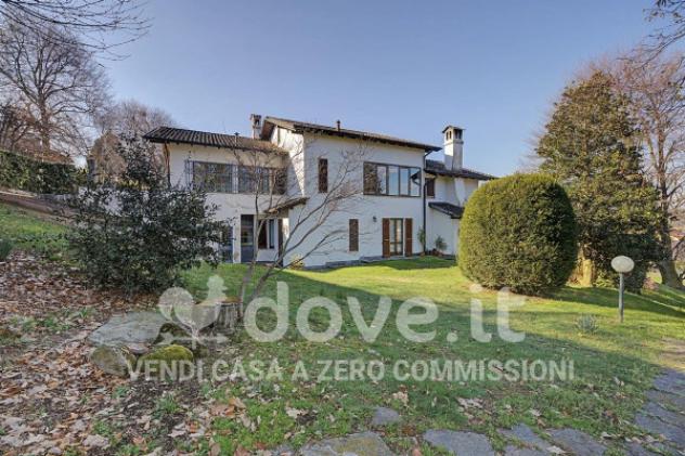 Villa di 475 m² con più di 5 locali e box auto doppio in vendita a Malnate - Foto 2