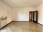 cst99 - ampio appartamento trilocale con box - cantina e balconi