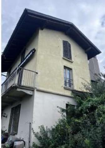 150/2025 1 VA - Casa indipendente in asta a Luino (fraz. Voldomino)