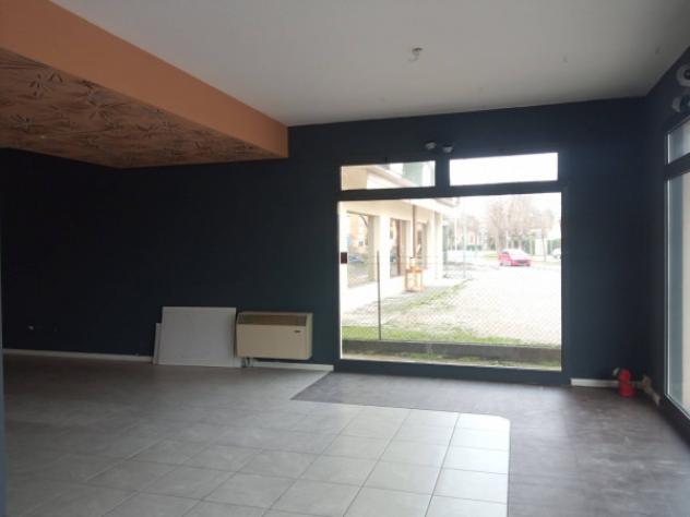Immobile di 250 m² con 4 locali in affitto a Cavezzo - Foto 2