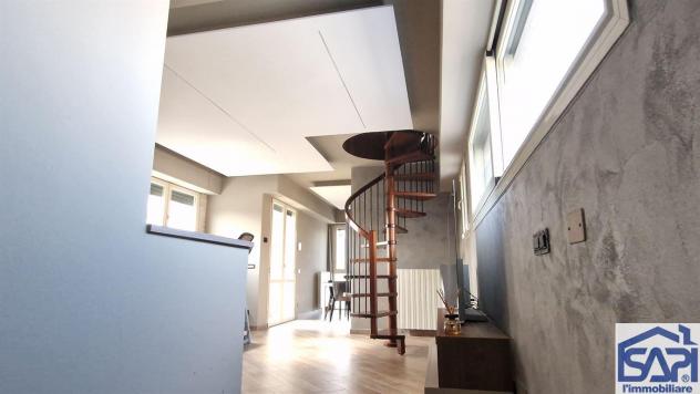 Porzione di villa bifamiliare completamente ristrutturata su più livelli - Foto 7