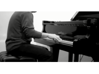Maestro laureato e concertista per lezioni di pianoforte