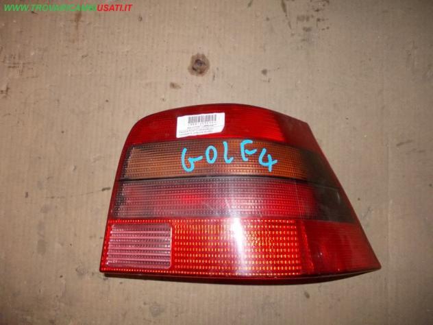 FANALE POST.D.(versione con indicatore di direzione brunito) VOLKSWAGEN GOLF (1J)  Parti elettriche  Fanaleria  Fanali  Fanale post. sx. VOLKSWAGEN -