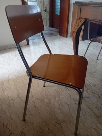 Sedia in metallo e legno marrone