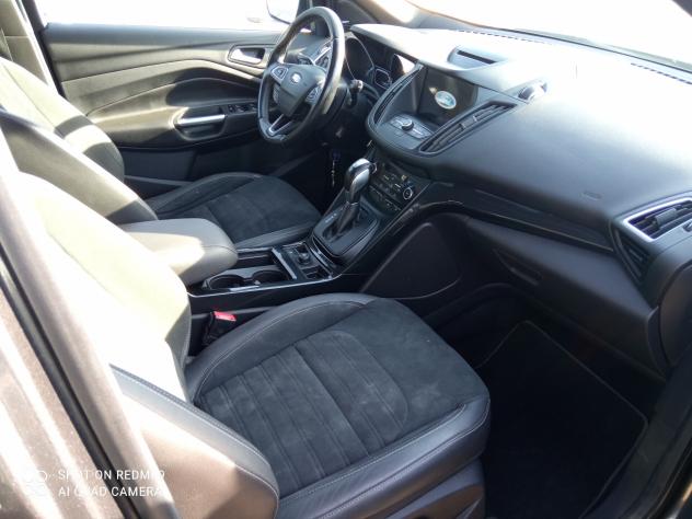 Ford Kuga 2.0 TDCI 150 CV S&S 4WD Powershift ST-Line - Foto 10