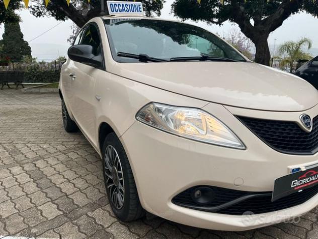 Lancia Ypsilon 1.2 69 CV 5 porte S&S Platinum CV 6 - Foto 2