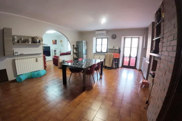 Elegante quadrilocale con box in una suggestiva località di San Giovanni Bianco - Foto 11