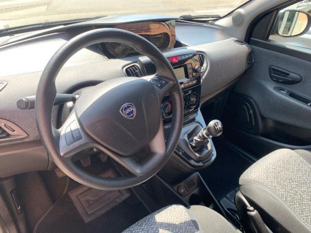 Lancia Ypsilon 1.0 FireFly 5 porte S&S Hybrid Silver - Foto 9