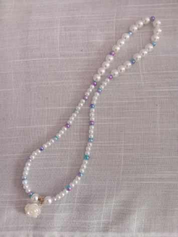 Collana di perle con rosa