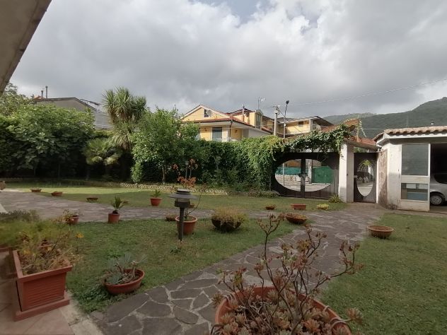 Giffoni Valle Piana Villa indipendente con giardino di mq 780 e taverna - Foto 3