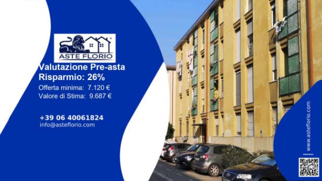 Immobile in asta di 15 m², box auto in vendita a Solaro