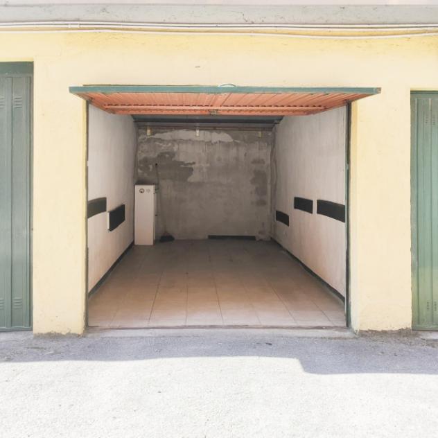 BOX AUTO in vendita al piano terra