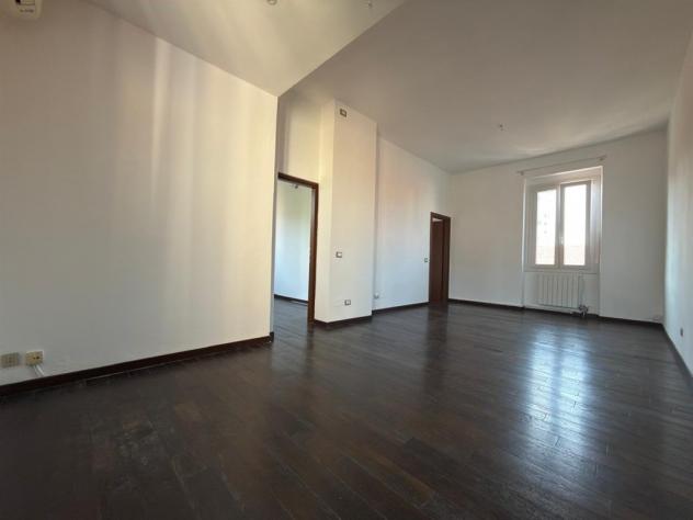3 LOCALI RISTRUTTURATO, AL SECONDO E ULTIMO PIANO, CON AMPIO TERRAZZO - Foto 2