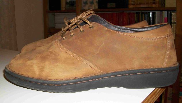 Scarpe scamosciate (italiane)