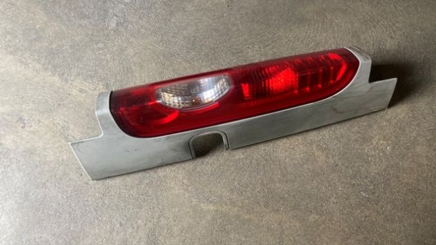 Fanali posteriori Renault Trafic del 2013 - Foto 3