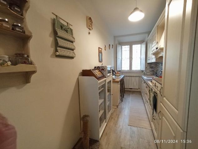 In centro storico , appartamento con ingresso indipendente e giardino privato .
Recente ristrutturazione completa . - Foto 15