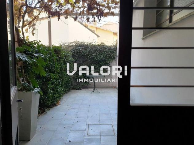 INCANTEVOLE TERRA-CIELO RISTRUTTURATA CON CORTE PRIVATA E GARAGE - Foto 5
