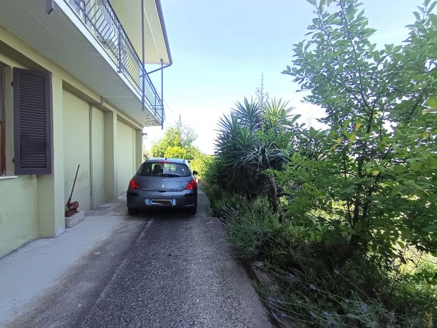 Casa con 2 abitazioni, annessi e terreno di 5.000 mq. a Terni, Valenza - Foto 3