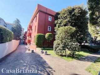 Vedano al Lambro, ampio bilocale ristrutturato.