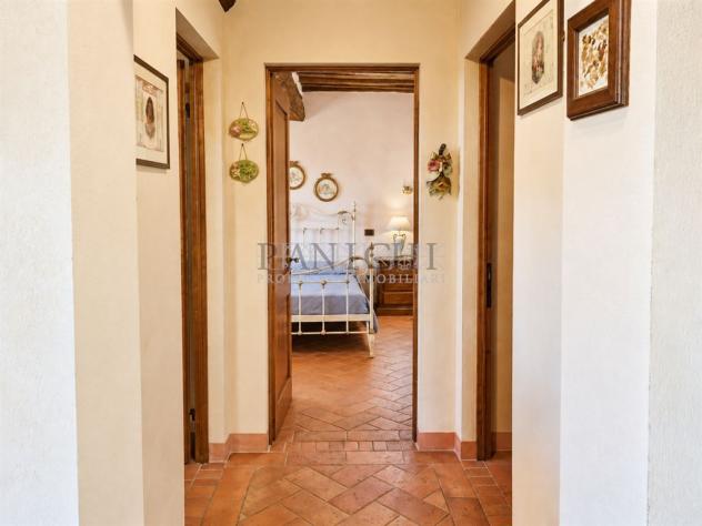 Appartamento rustico con terrazza panoramica e piscina comune - Foto 12