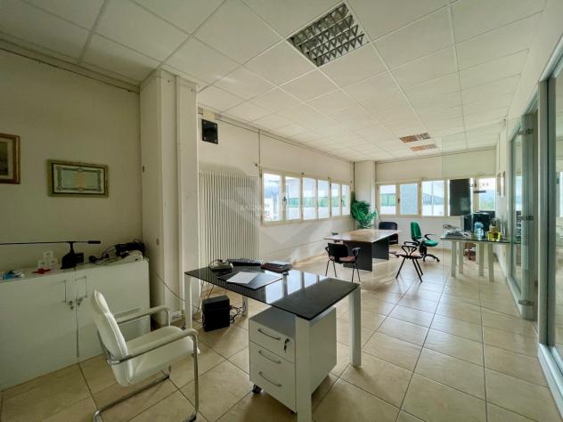 CAPANNONE di 8 vani e di 680 mq (PIETRASANTA - Periferia) rif. 063 - Foto 15