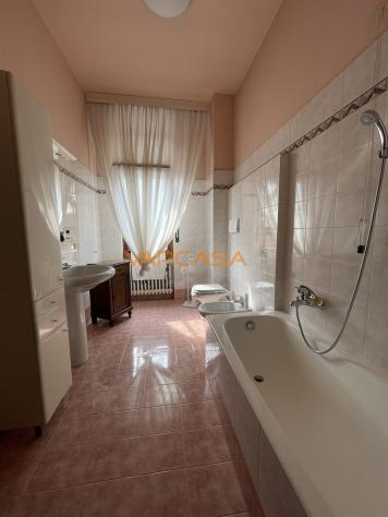 AMPIO TRILOCALE IN CENTRO PAESE - Foto 8