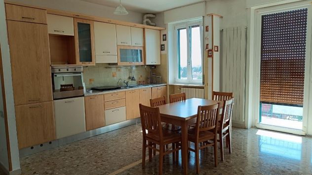 Trilocale arredato con lunga balconata e cantina - Foto 8