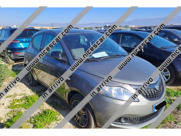 Lancia Ypsilon Ypsilon 1.0 firefly hybrid Silver s&s 70cv