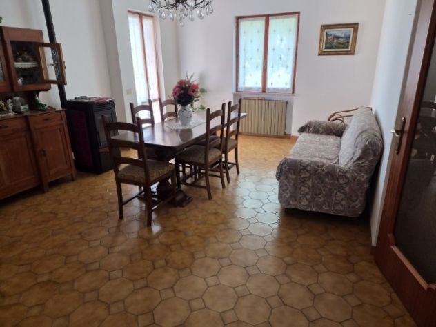 VILLA INDIPENDENTE CON GIARDINO ED AREA DI PERTINENZA - Foto 3