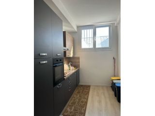 DISPONIBILE DA SUBITO SINGOLA ARREDATA CON BAGNO PRIVATO IN V.SAFFI ANGOLO V.VEN