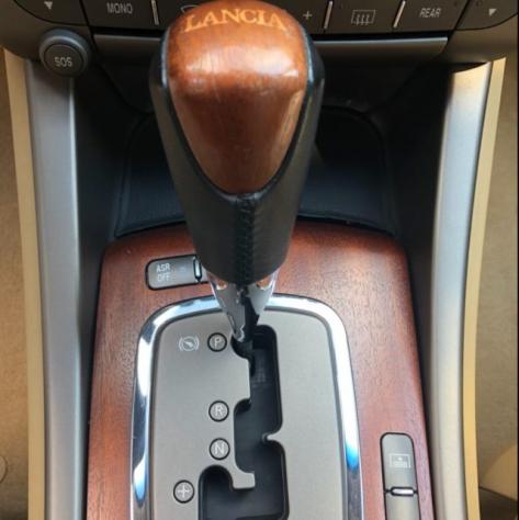 LANCIA Thesis 2.4 JTD 175cv Emblema rif. 10815980 - Foto 6