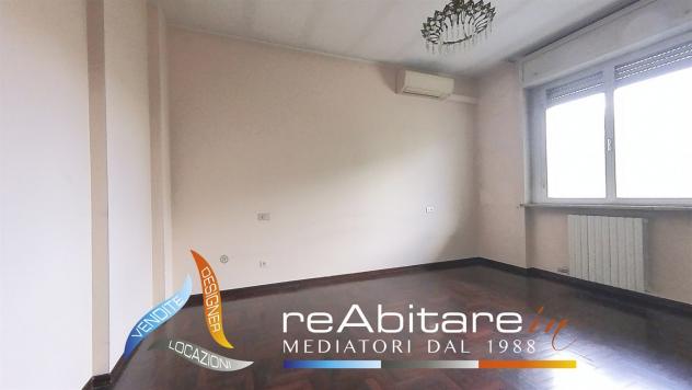 Villetta a schiera luminosa con giardino, terrazzo panoramico e box doppio - Foto 10