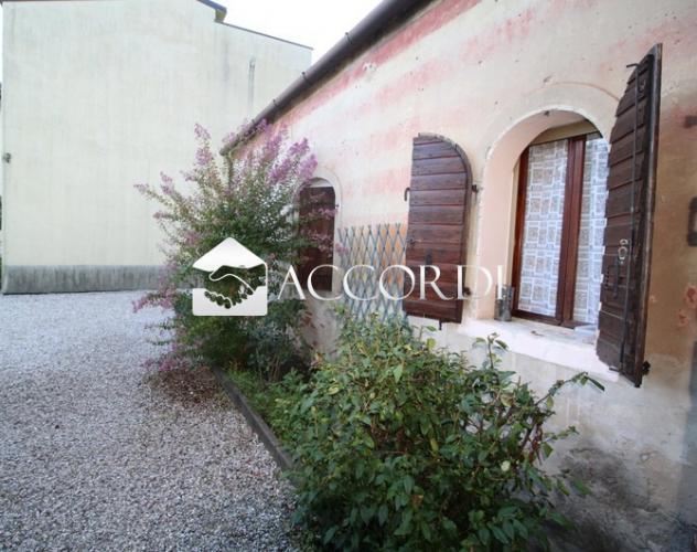 VILLA di 9 vani e di 380 mq (FOLLINA) rif. BI600_5