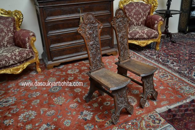 Coppia di antichi sgabelli-scranni stile Neorinascimentale - Foto 3