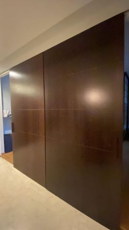 PORTE SCORREVOLI ARTIGIANALI SU MISURA IN LEGNO MASSELLO - Foto 5