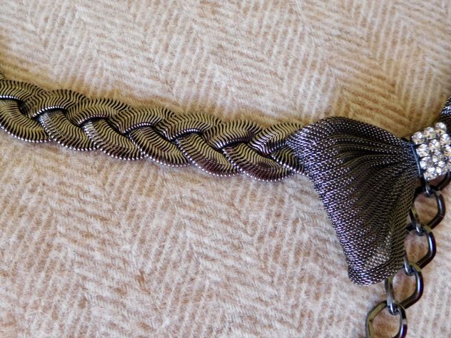 Cintura in metallo argentato,maglia "a treccia",chiusura con strass. Nuova! - Foto 4