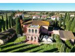 Villa di 1000 m² con più di 5 locali e box auto in vendita a Castiglione de &hellip;