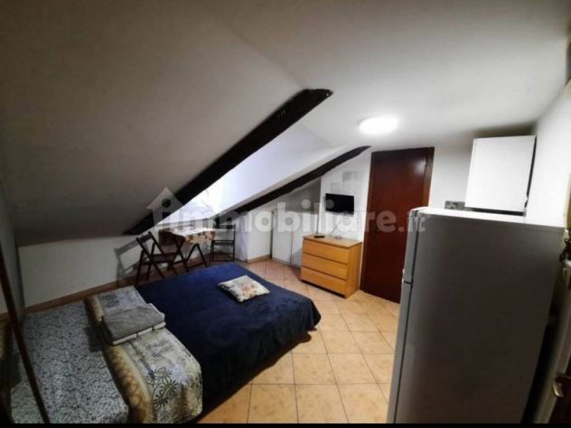LUNGO DORA NAPOLI MANSARDA LIBERA: 290 euro