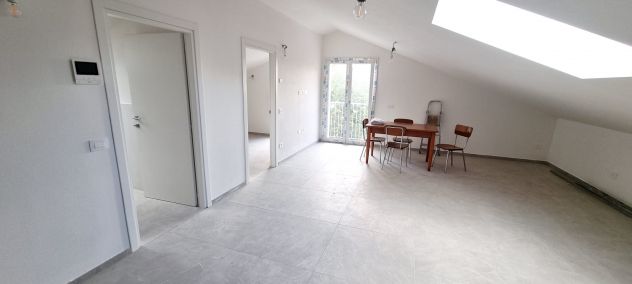 Riccione a 150mt dal lungomare mansarda luminosa con 2 camere e terrazzo - Foto 2