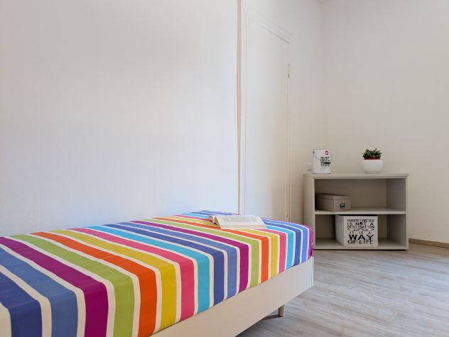 Luminosa stanza singola con bagno privato PER STUDENTI UNIVERSITARI INSUBRIA - Foto 2