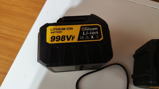 batterie nuove n.2 da 18V-21V da 4.5 Ah +caricatore - Foto 3