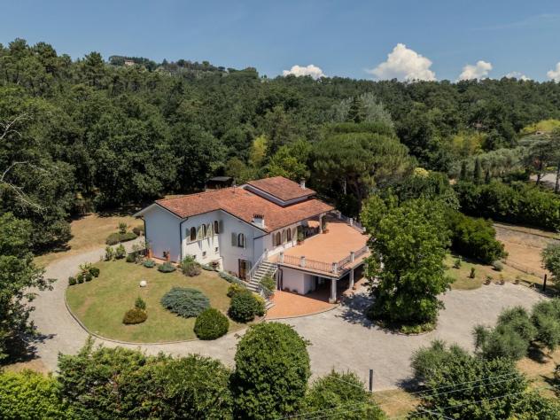 Villa in vendita a Carignano - Lucca 550 mq Rif: 1419851