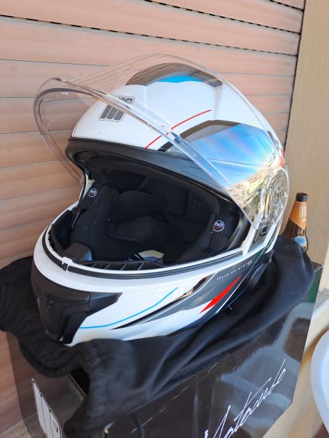 2 caschi 1 portatelefono da moto