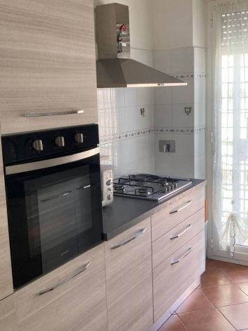 POMEZIA TRILOCALE ARREDATO CON BALCONE - Foto 4