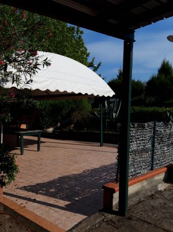Compendio indipendente con fabbricati e terreno - Foto 6