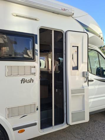 CAMPER CHAUSSON FORD SEMINTEGRALE GARAGE SEMIDINETTE GANCIO TRAINO BASCULANTE CLIMATIZZATORE FOTOVOLTAICO CAMPEGGIO USATI GENERALI 1789 - Foto 5