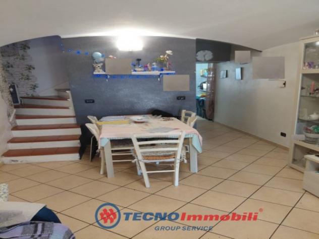 Casa indipendente di 90 m² con più di 5 locali e posto auto in vendita a Corio - Foto 5