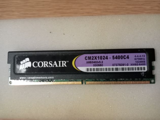 Corsair 1024 MB KIT DDR2 675 MHz 240 DIMM (TWIN2X1024A-5400UL) - Foto 2