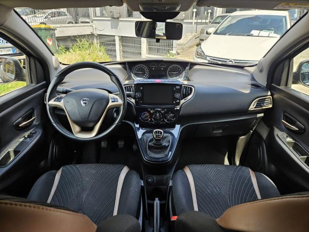 Lancia Ypsilon 1.0 FireFly 70cv Hybrid Alberta Ferretti - Foto 10